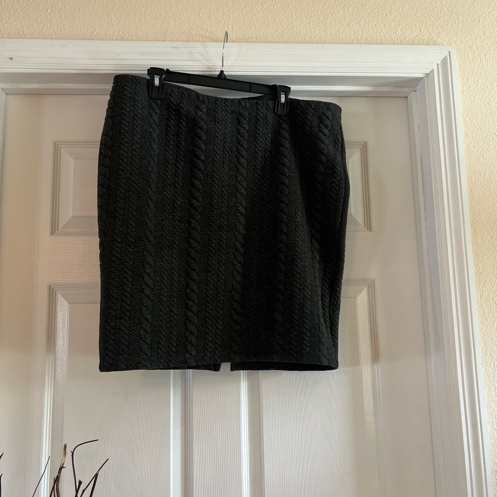 Reitmans Cable Knit Design Black Pencil Skirt